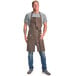 Tạp dề yếm denim cotton điều chỉnh tùy chỉnh được màu nâu Mercer Culinary Metro Edge Zephyr M63203BRN