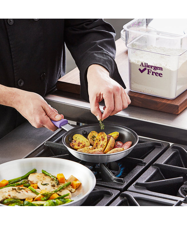 Chảo rán nhôm chống dính Choice 18 cm tay cầm silicone tím chống dị ứng