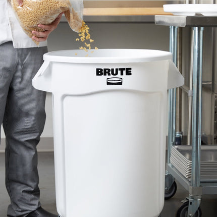 Thùng đựng nguyên liệu tròn Rubbermaid® BRUTE 121 lít / 510 cup màu trắng kèm nắp