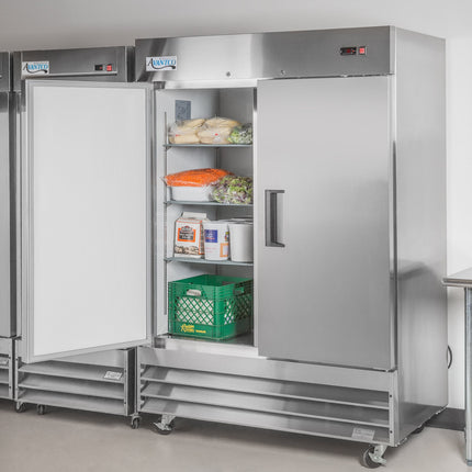 Tủ lạnh cửa đặc Avantco A-49R-HC 137 cm hai ngăn