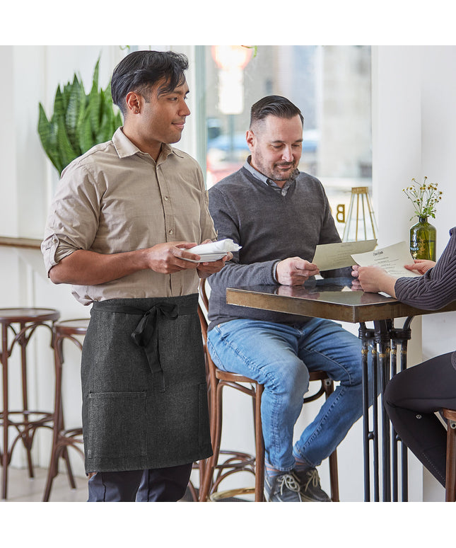 Tạp dề bistro nửa thân vải denim Acopa Kennett đen, 2 túi và dây viền đen