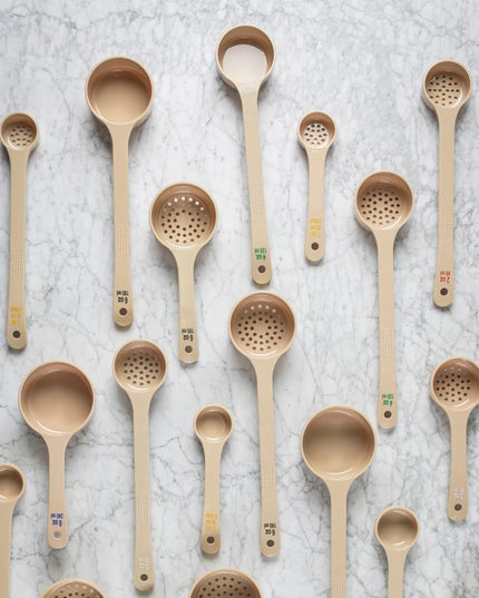 Thìa Định Lượng Có Lỗ Tablecraft 10641 30 ml - Tay Cầm Dài, Polycarbonate, Màu Be