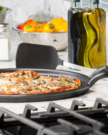 Khay Pizza Có Tay Cầm Tablecraft CW30118 34.3 cm Gang