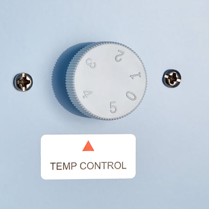 Tủ mát trưng bày để bàn màu đen Avantco CSM-4-HC cửa trượt kèm bảng quảng cáo