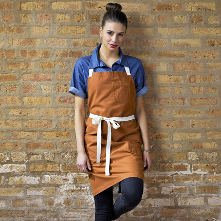 Tạp dề yếm vải canvas 100% cotton có thể tùy chỉnh Uncommon Chef 3115 Vibe nâu óc chó, dây viền tự nhiên và 3 túi