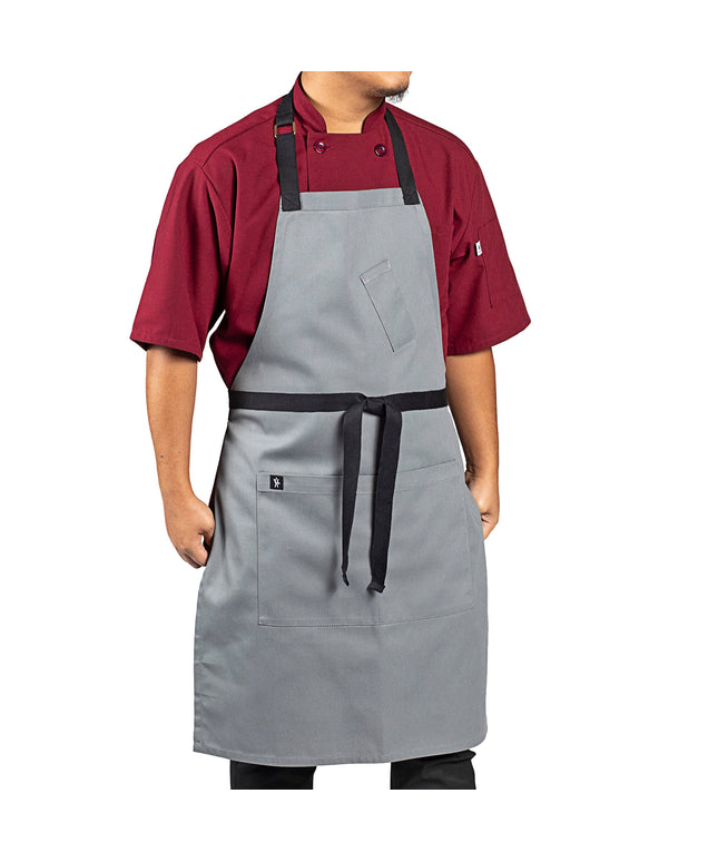 Tạp dề yếm vải poly-cotton có thể tùy chỉnh Uncommon Chef 3128 Surge xám, dây viền đen và 3 túi