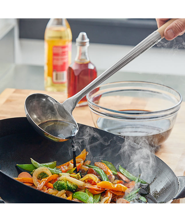 Vá múc wok nhỏ Emperor's Select 6 oz (177 ml) với cán gỗ 36 cm