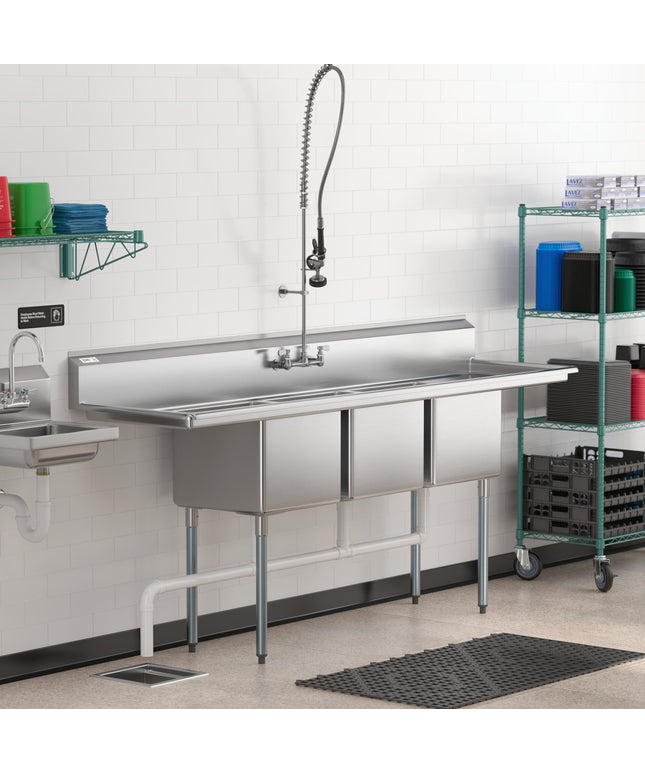 Bồn rửa công nghiệp 3 ngăn Regency 239 cm với chân thép mạ kẽm, hai khay ráo 46 cm và bồn 46 x 46 x 36 cm