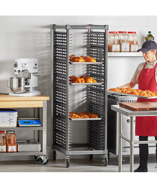 Giá đựng khay nướng Cambro UPR1826F40 Camshelving® Ultimate 40 khay nạp đầu với kim loại bánh xe - chưa lắp