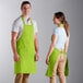 Tạp dề yếm 2 túi pha polyester-cotton màu xanh chanh Choice