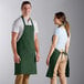 Tạp dề yếm 2 túi pha polyester-cotton màu xanh rêu Choice