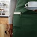Tạp dề yếm 2 túi pha polyester-cotton màu xanh rêu Choice