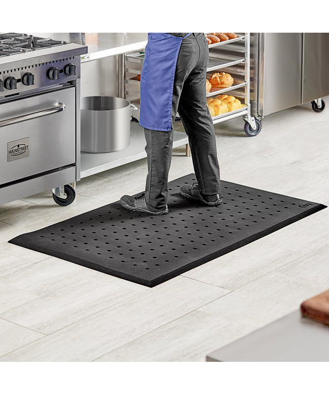 Thảm lót sàn cao su nitrile giảm mỏi Choice màu đen có lỗ thoát 91 x 152 cm dày 1,9 cm