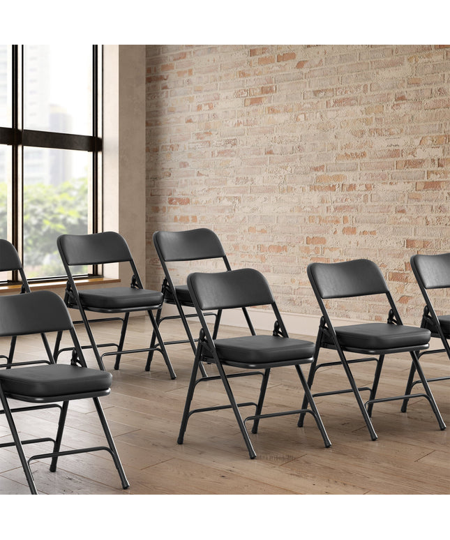 Ghế gấp nhựa vinyl màu đen Lancaster Table & Seating đệm 5 cm - Thùng 4 cái