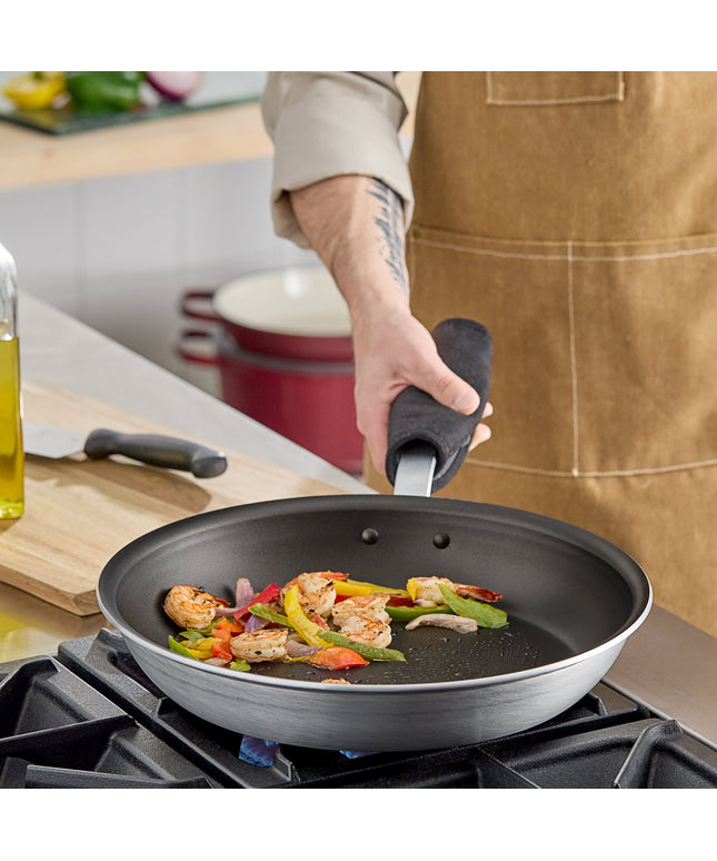 Chảo rán nhôm chống dính QuanTanium® Vigor A3000 Series 37 cm tay cầm mạ