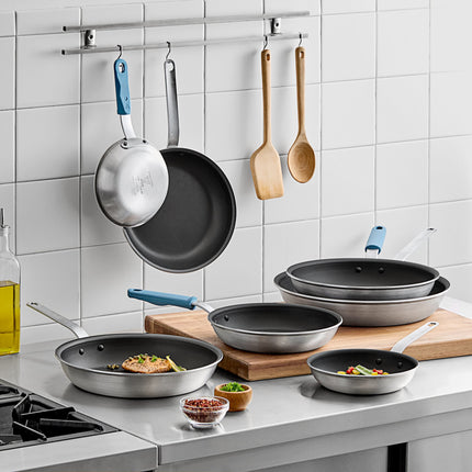 Chảo rán nhôm chống dính QuanTanium® Vigor A3000 Series 32 cm tay cầm mạ