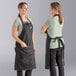 Tạp dề yếm vải denim có thể tùy chỉnh Uncommon Chef 3128 Black Cat Surge đen, dây viền đen và 3 túi