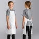 Tạp dề yếm thanh thiếu niên vải poly-cotton có thể tùy chỉnh Uncommon Chef 3007 trắng, 2 túi