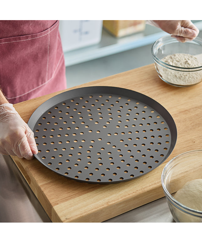 Khay nướng pizza nhôm anod hóa cứng đục lỗ dạng cắt American Metalcraft CAR15PHC 38 cm