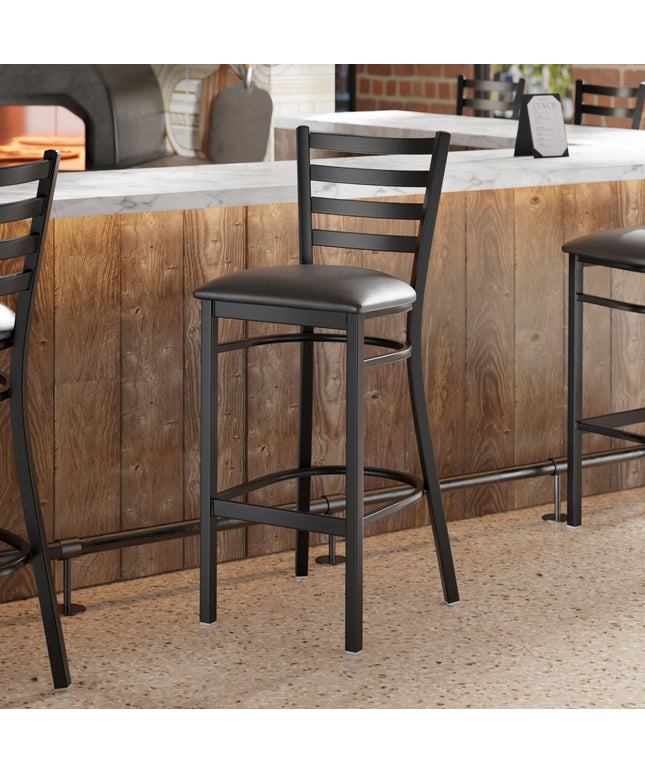 Ghế quầy bar lưng thang khung đen Lancaster Table & Seating với nệm vinyl đen 6,4 cm - Nệm rời