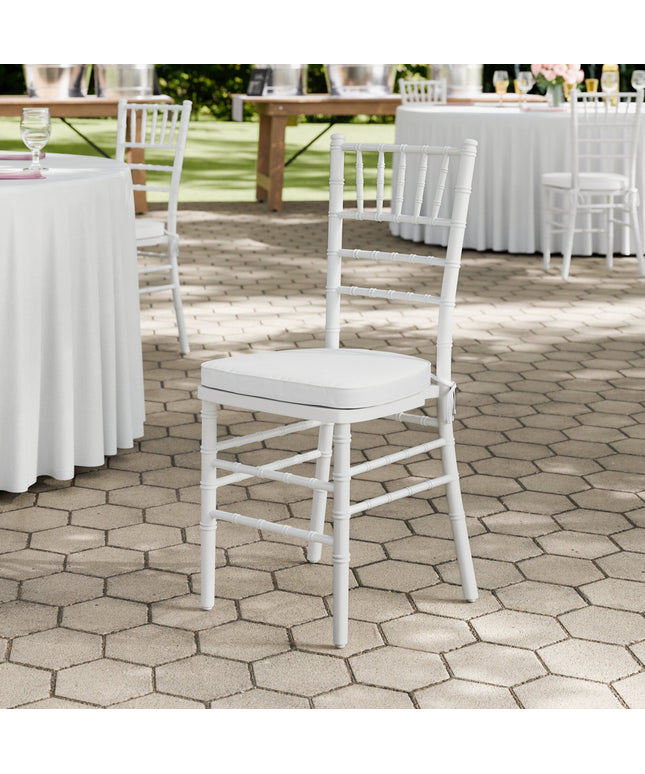 Ghế Chiavari gỗ trắng Lancaster Table & Seating với đệm trắng