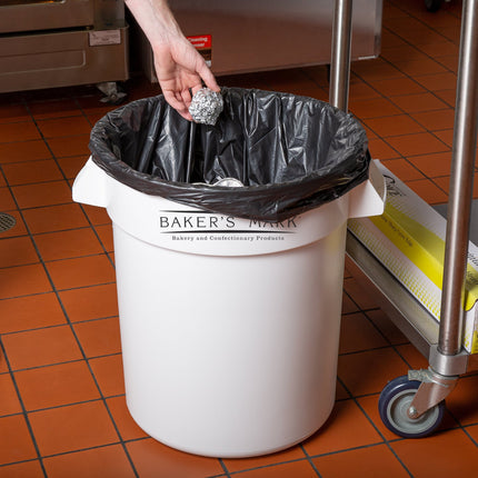 Thùng đựng nguyên liệu tròn Baker's Mark 76 lít / 320 cup màu trắng