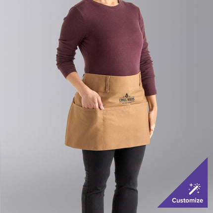 Tạp dề nửa thân vải 100% cotton có thể tùy chỉnh Uncommon Chef 3103 Beltway nâu caramel, dây viền tự nhiên và 3 túi
