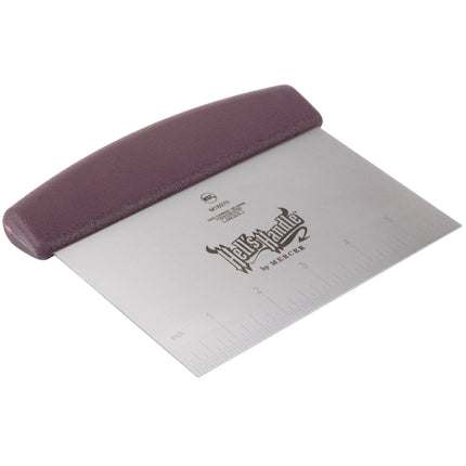 Dao cạo bột thép không gỉ chịu nhiệt Mercer Culinary M18370 Hell's Handle® 15 x 13 cm tay cầm đỏ đô