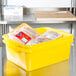Khay thoát nước màu vàng Vollrath Traex® Color-Mate™ 1517-C08 50,8 x 38,1 x 17,8 cm