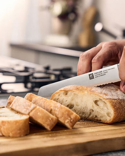 Dao Cắt Bánh Mì Zwilling 1001588 20.3 cm Cán Nhựa Đen Thép Không Gỉ Carbon Cao