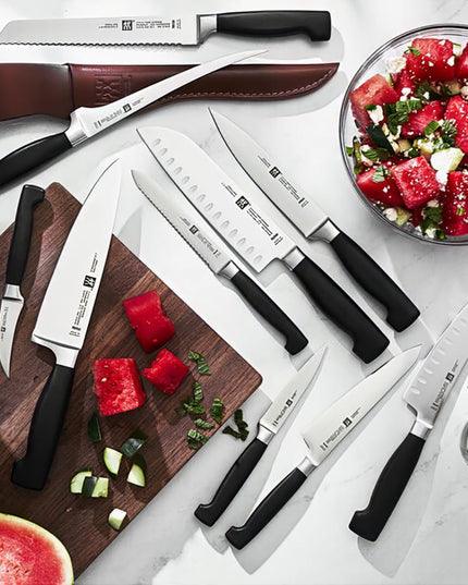 Dao Santoku Lưỡi Cong Zwilling 1001614 17.8 cm Tay Cầm Nhựa Đen Thép Không Gỉ Carbon Cao