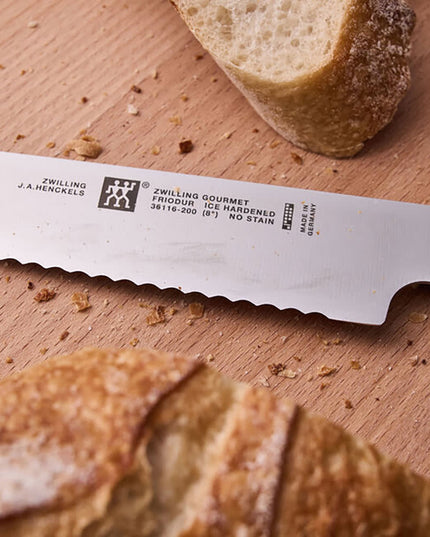 Dao Cắt Bánh Mì Zwilling 1002407 20.3 cm Cán Nhựa Đen Thép Không Gỉ Carbon Cao