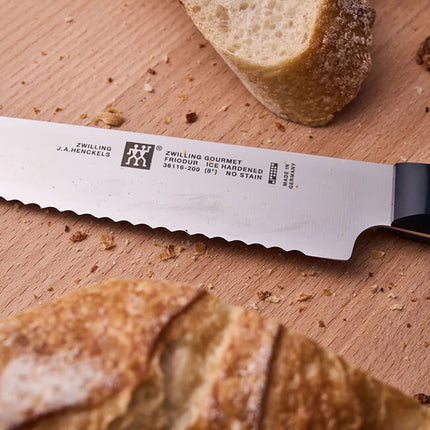 Dao Cắt Bánh Mì Zwilling 1002407 20.3 cm Cán Nhựa Đen Thép Không Gỉ Carbon Cao