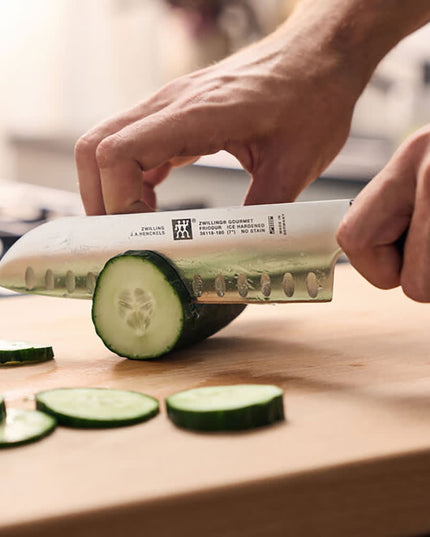 Dao Santoku Zwilling 1002419 17.8 cm Cán Nhựa Đen Thép Không Gỉ Carbon Cao
