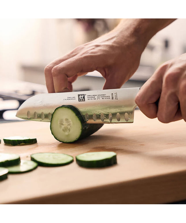 Dao Santoku Zwilling 1002419 17.8 cm Cán Nhựa Đen Thép Không Gỉ Carbon Cao