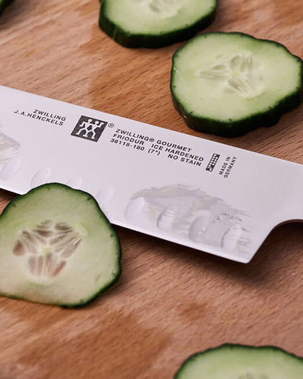 Dao Santoku Zwilling 1002419 17.8 cm Cán Nhựa Đen Thép Không Gỉ Carbon Cao