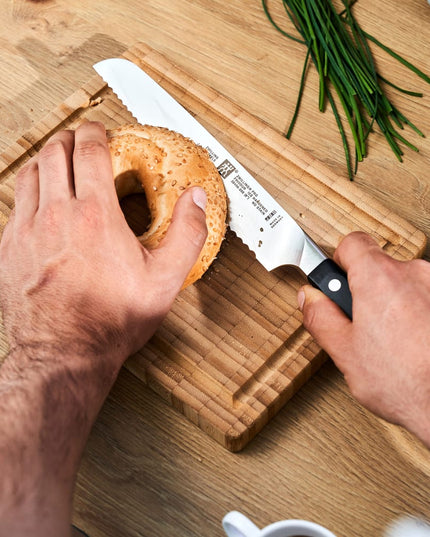 Dao Cắt Bánh Mì Zwilling 1002801 20.3 cm Cán Nhựa Đen Thép Không Gỉ Carbon Cao