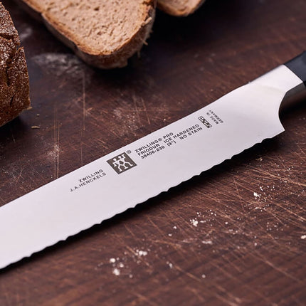 Dao Cắt Bánh Mì Zwilling 1002804 22.9 cm Cán Nhựa Đen Thép Không Gỉ Carbon Cao