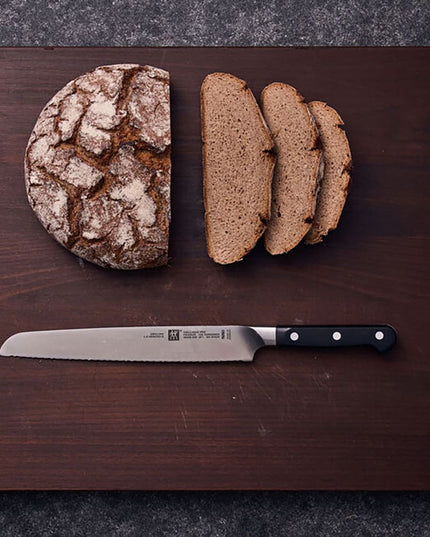 Dao Cắt Bánh Mì Zwilling 1002804 22.9 cm Cán Nhựa Đen Thép Không Gỉ Carbon Cao