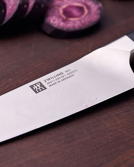 Dao Đầu Bếp Truyền Thống Zwilling 1002829 20.3 cm Cán Nhựa Đen Thép Không Gỉ Carbon Cao