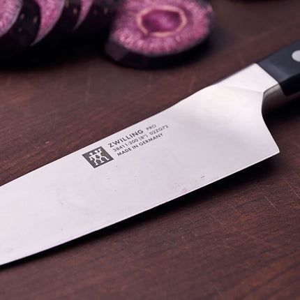 Dao Đầu Bếp Truyền Thống Zwilling 1002829 20.3 cm Cán Nhựa Đen Thép Không Gỉ Carbon Cao