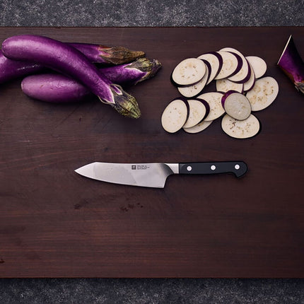 Dao Santoku Lưỡi Cong Zwilling 1002845 17.8 cm Tay Cầm Nhựa Đen Thép Không Gỉ Carbon Cao