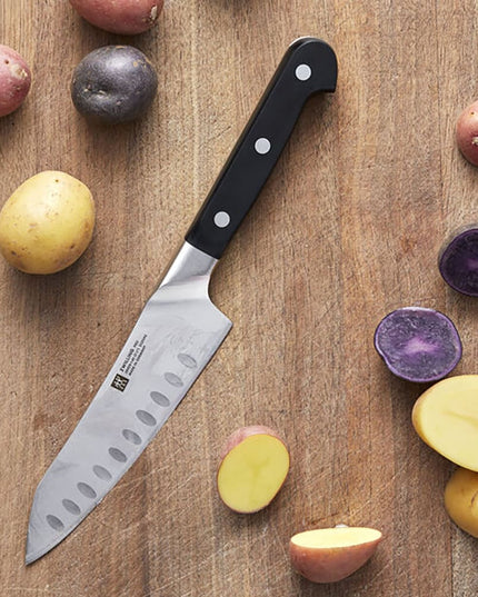 Dao Santoku Zwilling 1002862 14 cm Tay Cầm Nhựa Đen Thép Không Gỉ Carbon Cao