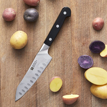 Dao Santoku Zwilling 1002862 14 cm Tay Cầm Nhựa Đen Thép Không Gỉ Carbon Cao