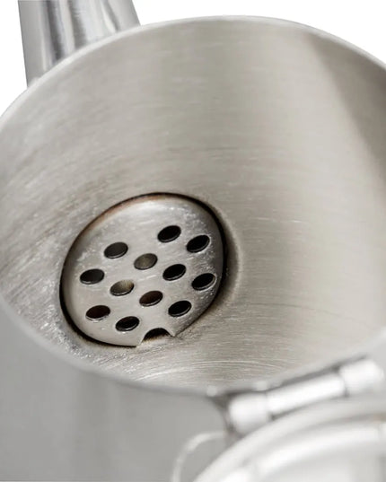 Bình Cà Phê Vòi Cổ Ngỗng Tay Cầm Rỗng Bề Mặt Gương Vollrath 46594 590 ml