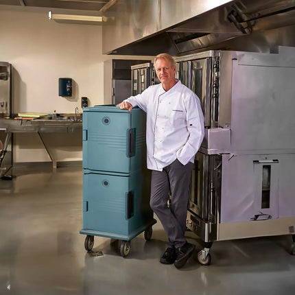 CAMBRO | Ultra Camcarts® Front-Loading Insulated Food Carrier – 8× GN 1/1 (100 mm pans) – Slate Blue