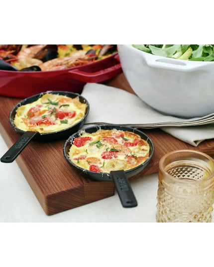 Chảo Mini Staub 1004088 Gang Tráng Men Bề Mặt Nhám Đen 12 cm 120 ml