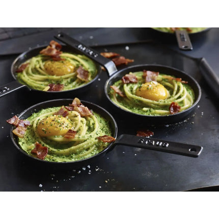 Chảo Mini Staub 1004088 Gang Tráng Men Bề Mặt Nhám Đen 12 cm 120 ml
