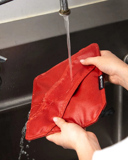 Lót Nồi Poly-Cotton San Jamar EZKHP88 EZ-Kleen™ Màu Đỏ 20 x 20 cm Dây Đeo Cổ Tay