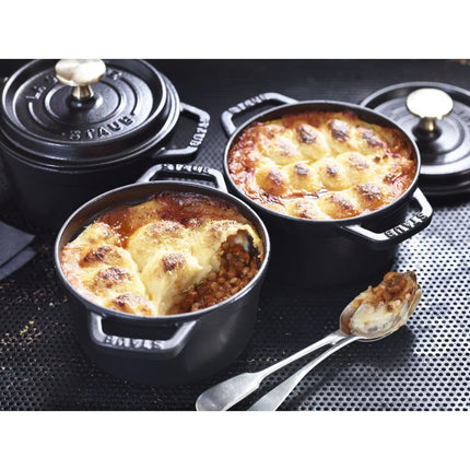 Nồi Cocotte Mini Staub 1004049 Gang Tráng Men Bề Mặt Nhám Đen 18.8 cm x 12.7 cm 710 ml
